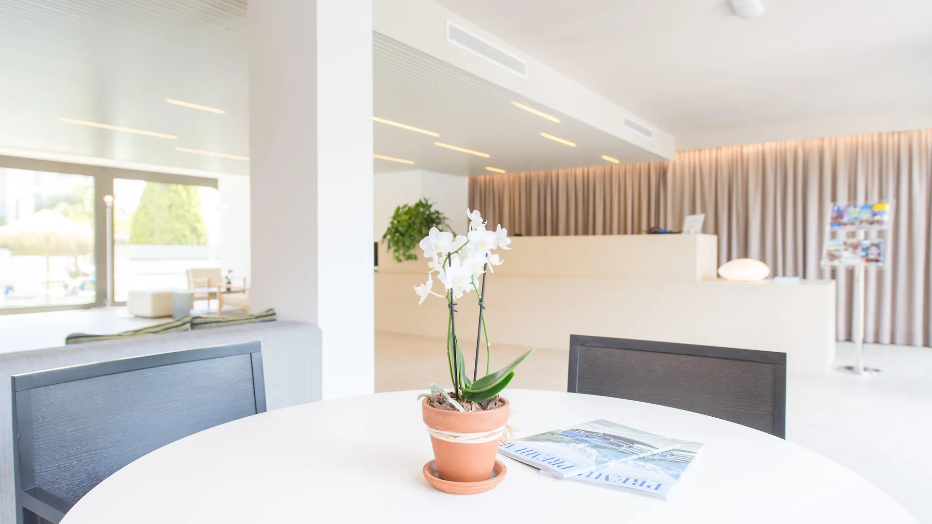 Apartahotel Atenea Park Suites & Apartments Vilanova i la Geltrú